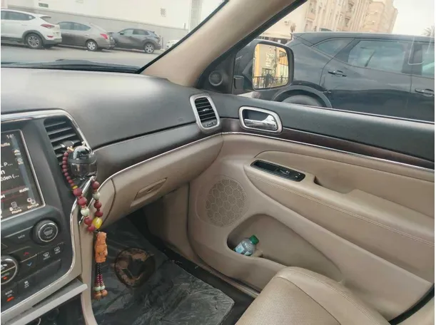 Car image 29