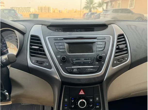 Car image 17