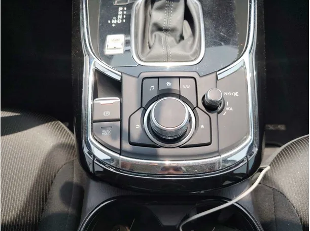 Car image 19