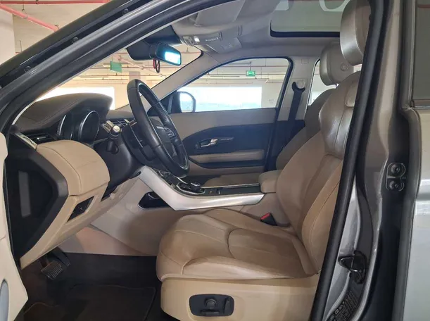 Car image 12