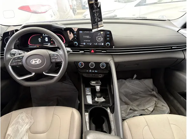 Car image 18