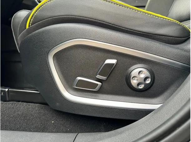 Car image 27
