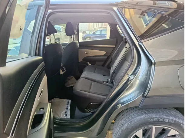 Car image 20