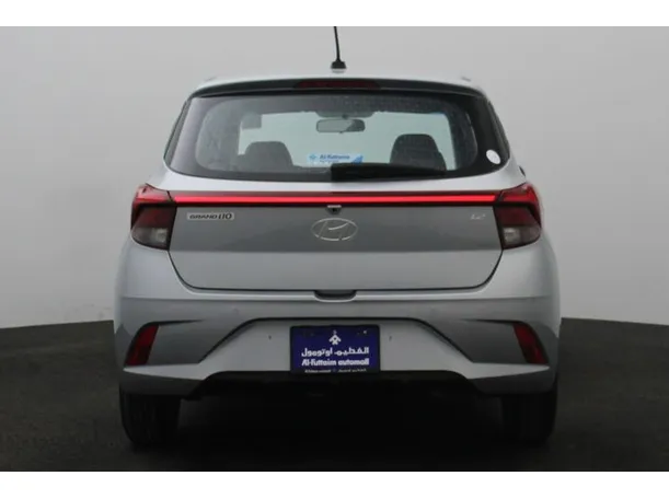 Car image 12