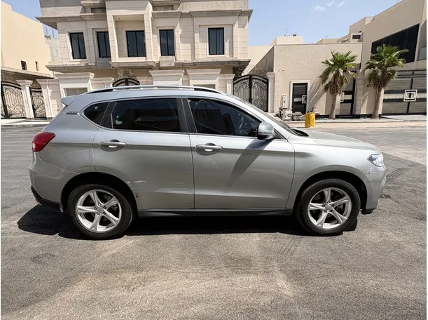 Car image 4