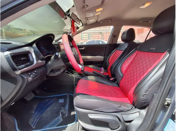Car image 12