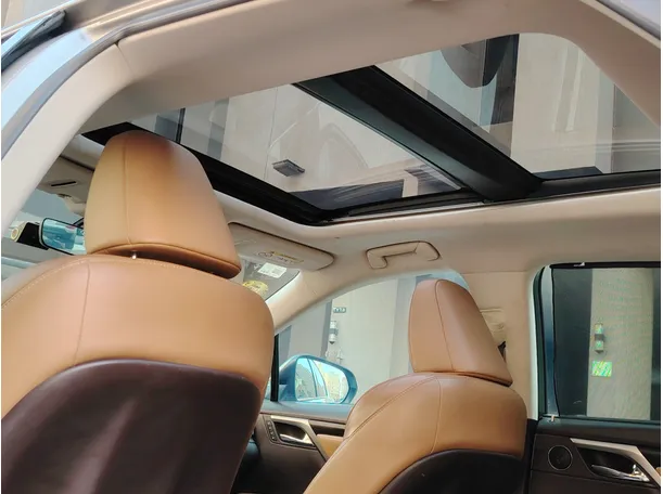 Car image 17