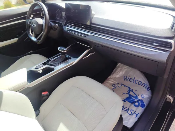 Car image 14