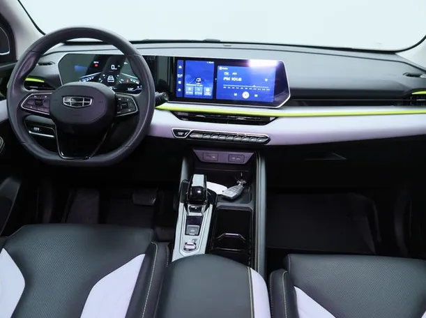 Car image 14