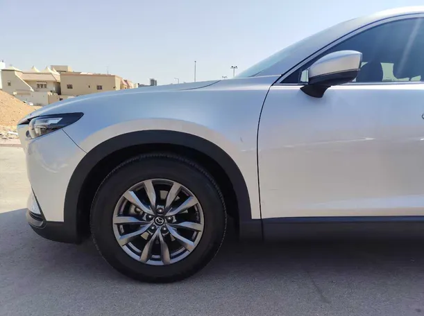 Car image 9