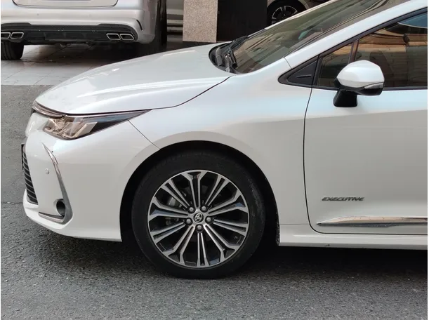 Car image 9