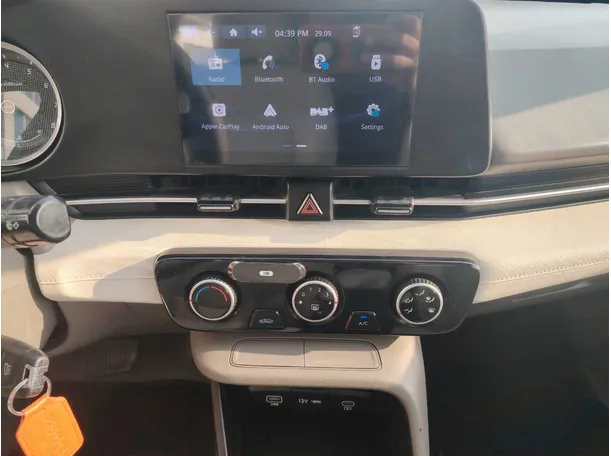 Car image 18