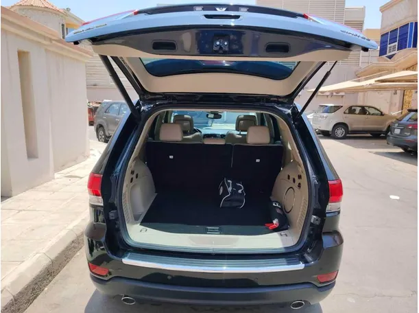 Car image 27