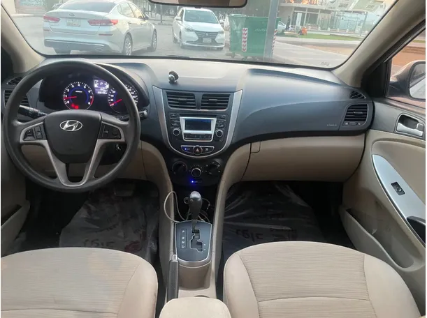 Car image 15