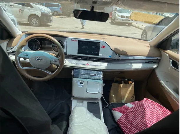 Car image 18