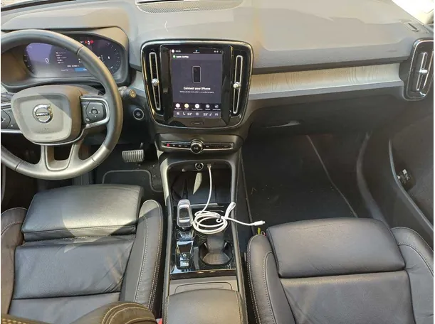 Car image 14
