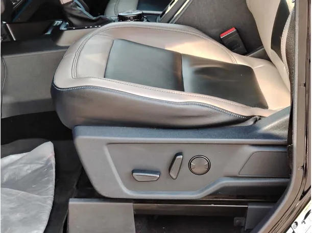 Car image 33