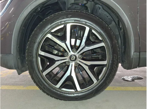 Car image 9