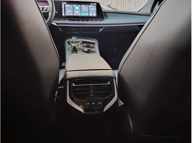 Car image 29