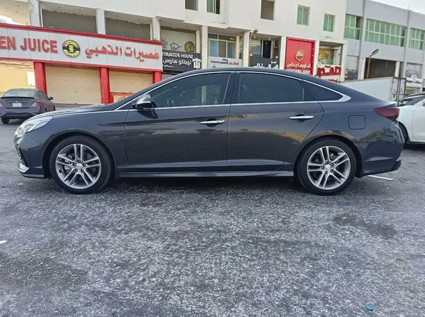 Car image 8