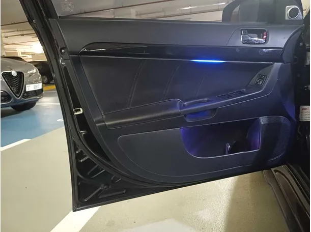 Car image 10