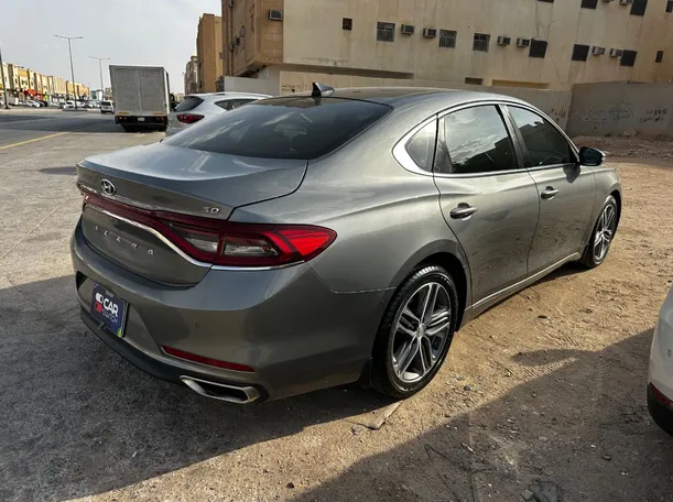 Car image 5