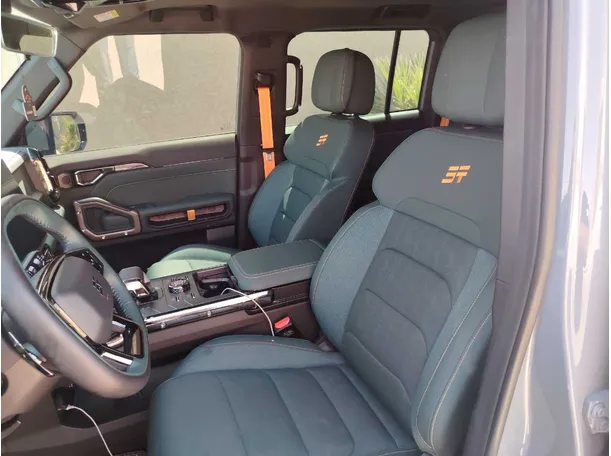 Car image 13