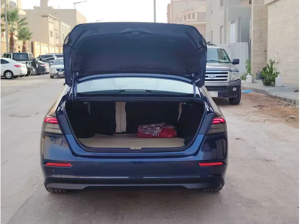 Car image 24