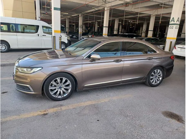 Car image 9
