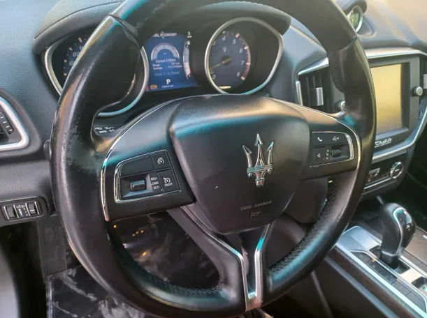 Car image 19