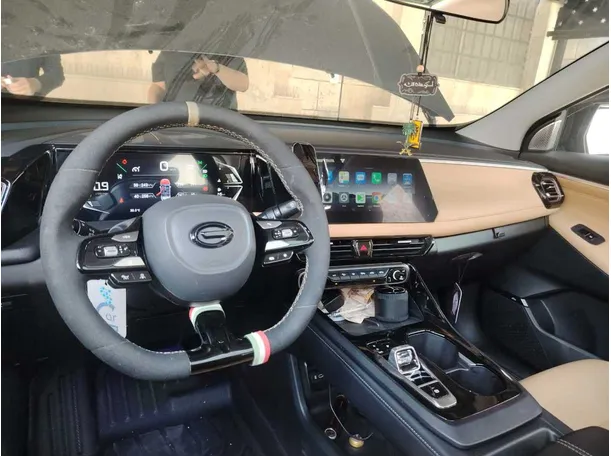 Car image 26