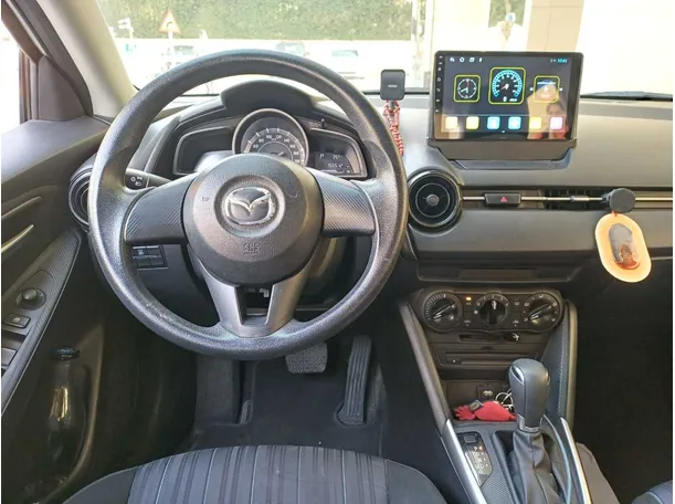 Car image 15