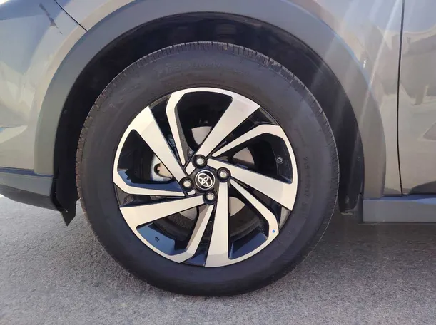 Car image 10