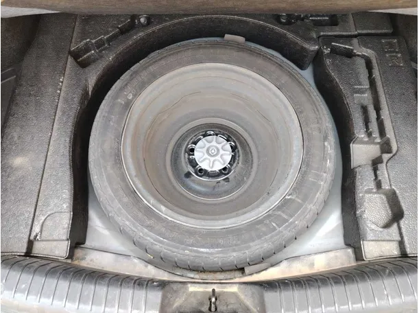 Car image 26