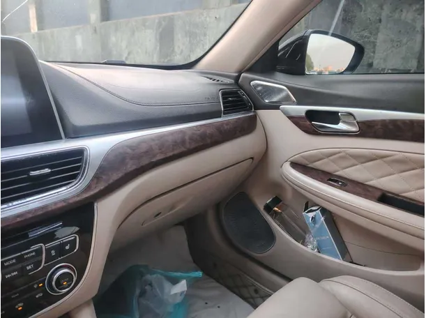 Car image 30