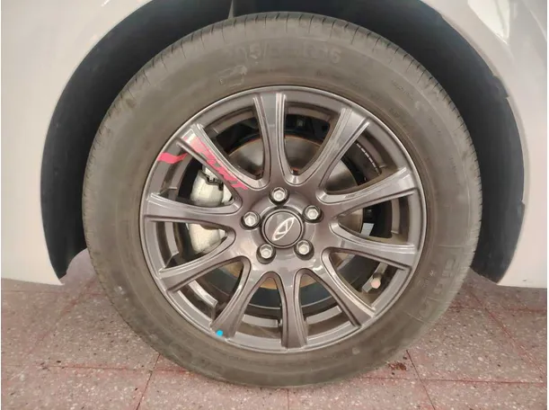 Car image 9
