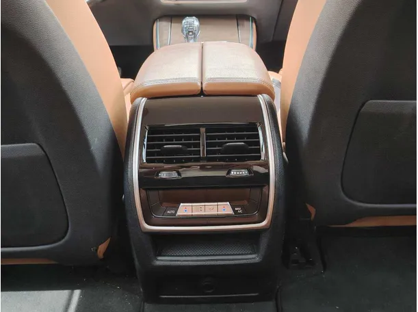 Car image 26