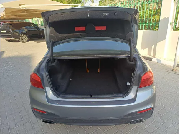 Car image 19