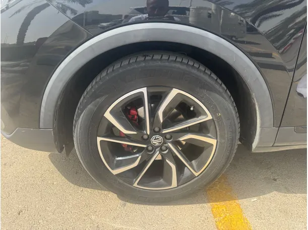 Car image 9