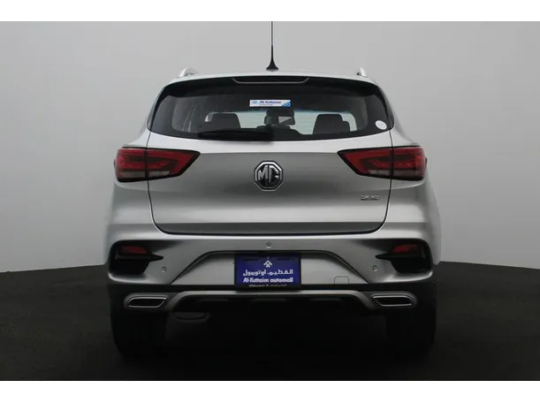 Car image 12