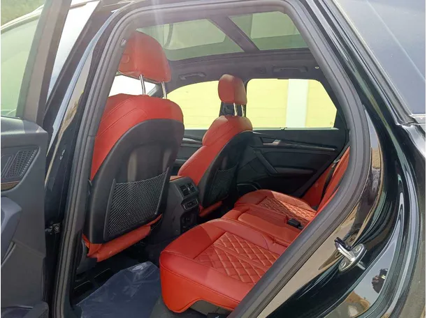 Car image 18