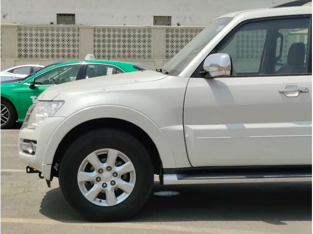 Car image 9