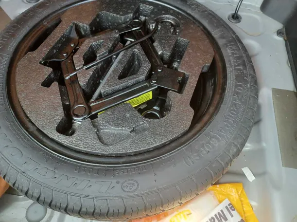Car image 22