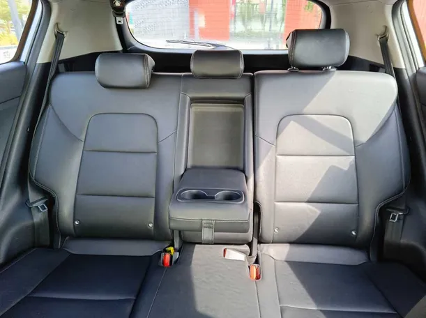 Car image 19