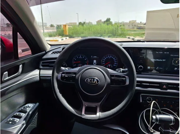 Car image 17