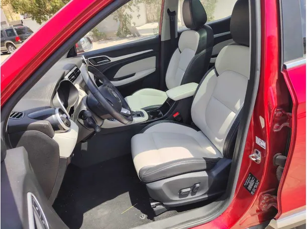 Car image 12