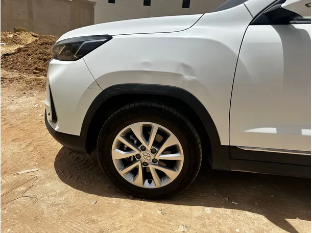 Car image 9