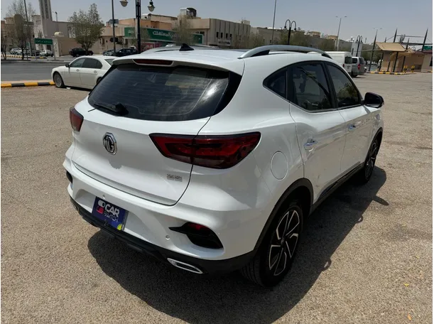Car image 5