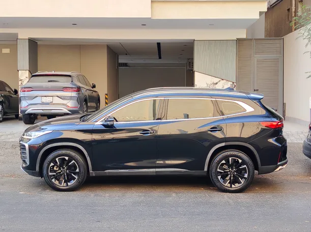 Car image 8