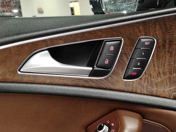 Car image 34